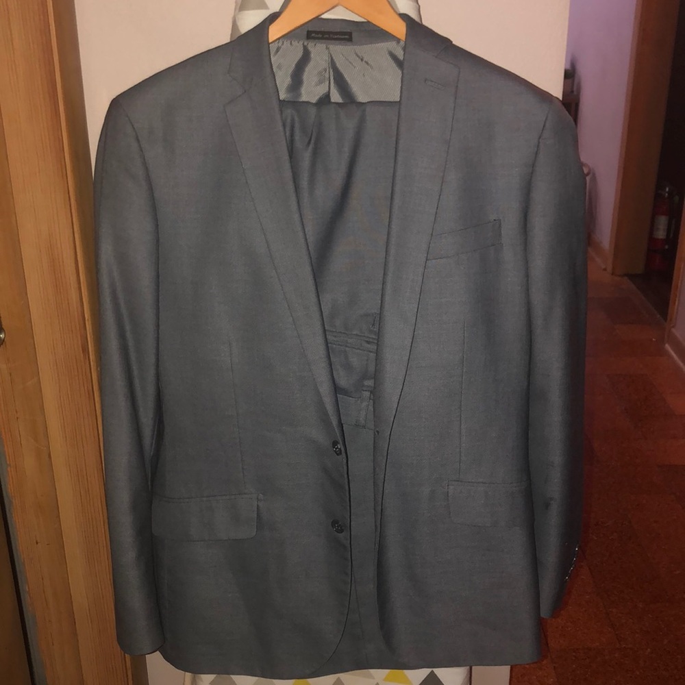 Men’s Van Heusen suit
